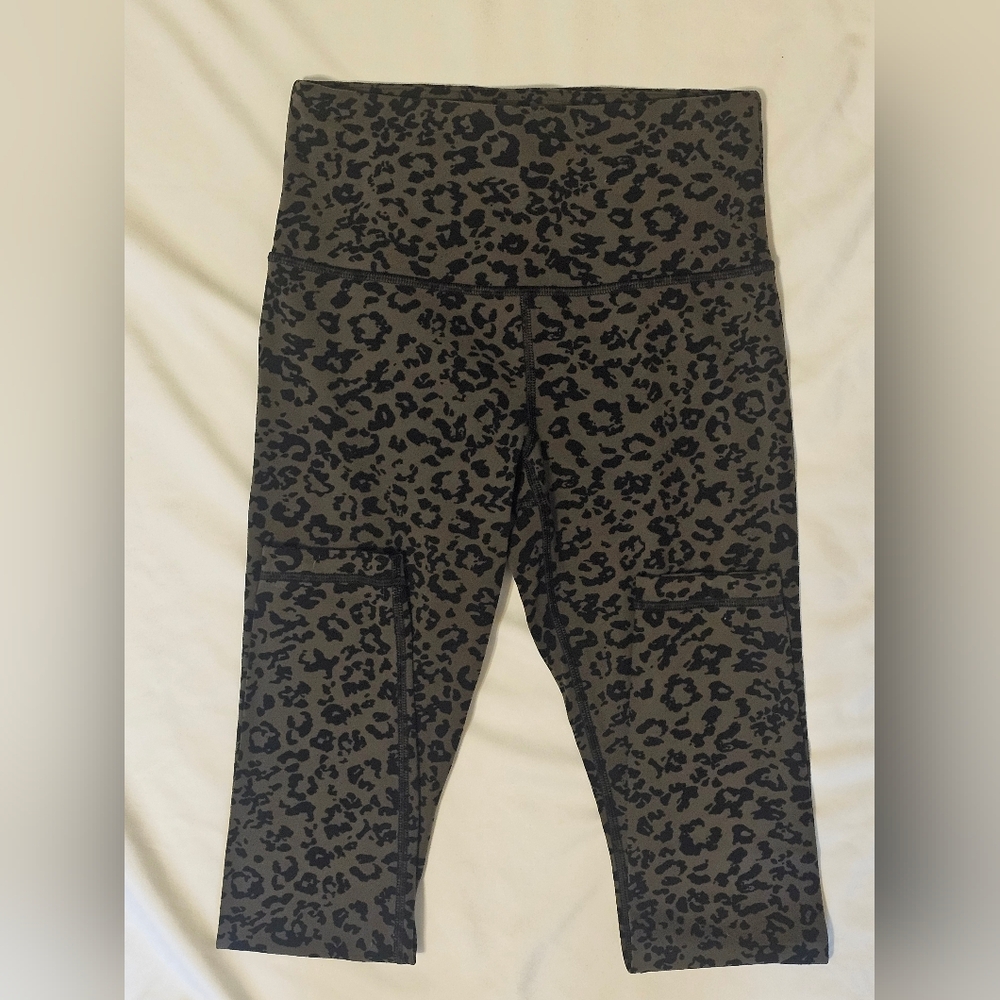 Athleta Elation Leggings in a grey and black animal print- XS Petite